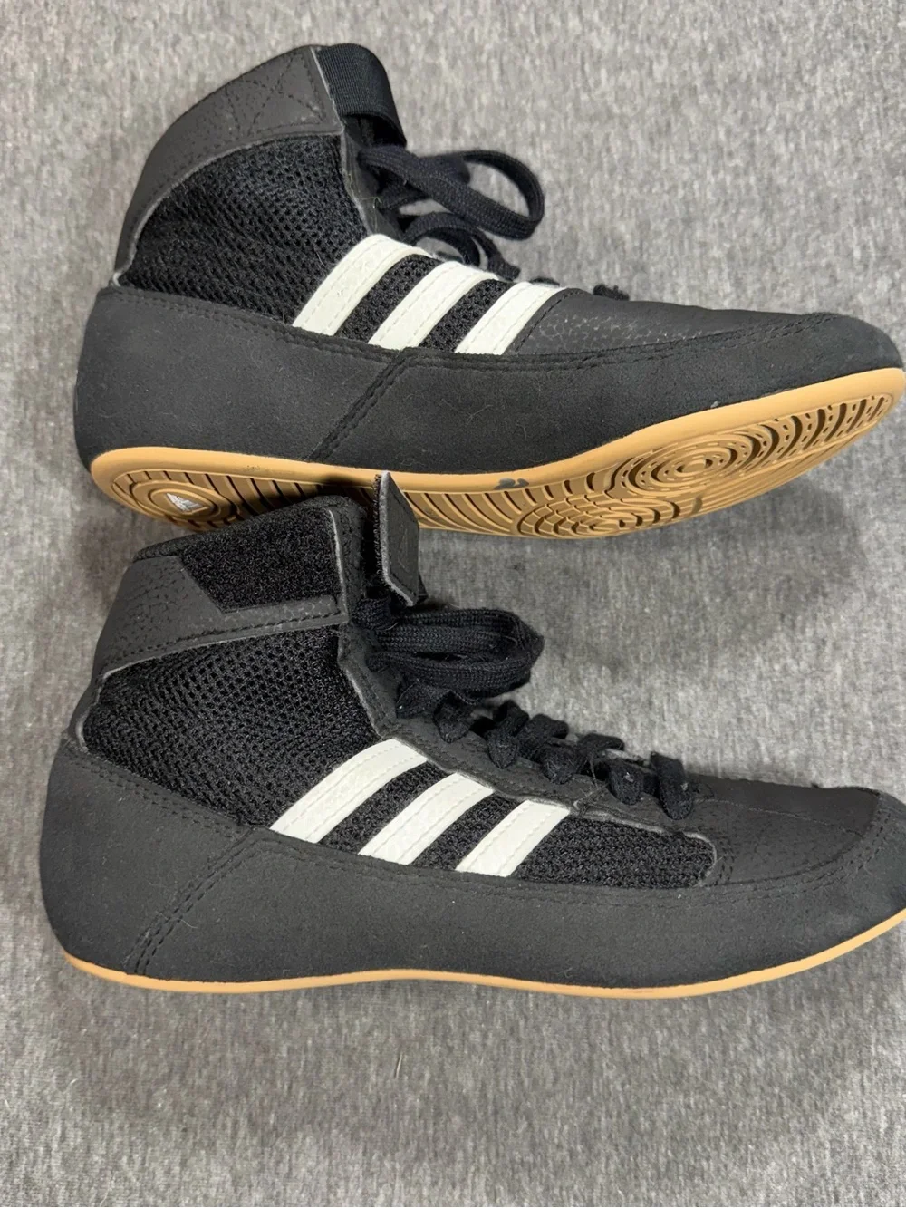 adidas boys Size 2 Black Lace Up Mid Top Wrestling Shoes YYJ606004